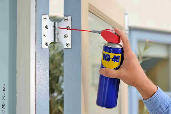 how to fix a squeaky door